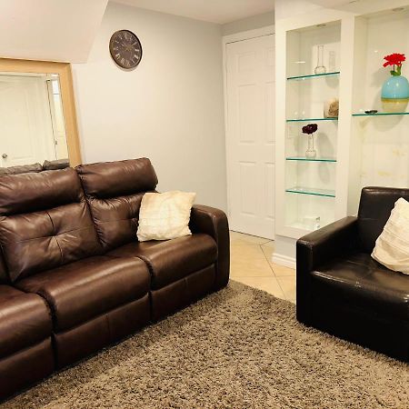 Deluxe Double Room- Hazel Stays Mississauga Exterior photo