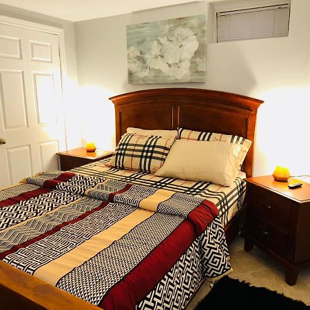 Deluxe Double Room- Hazel Stays Mississauga Exterior photo