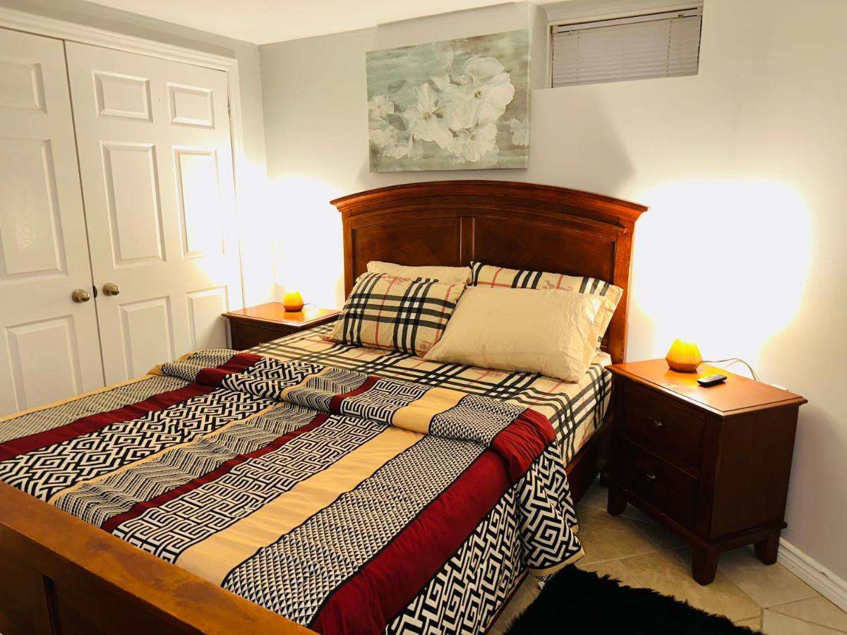 Deluxe Double Room- Hazel Stays Mississauga Exterior photo