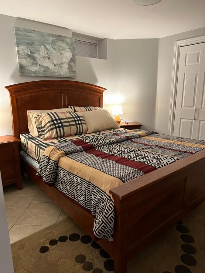 Deluxe Double Room- Hazel Stays Mississauga Exterior photo