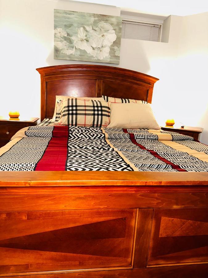 Deluxe Double Room- Hazel Stays Mississauga Exterior photo